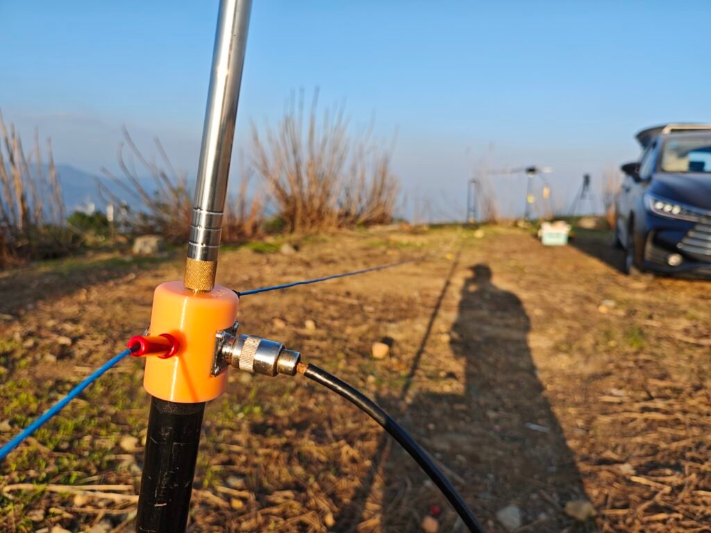 base of the vertical, feed point and radial connection, another view