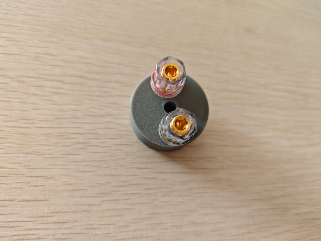 2m loop binding post on the cap of choke balun