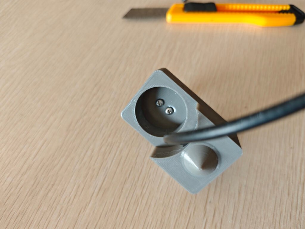 2m loop antenna base secure the cylinder post