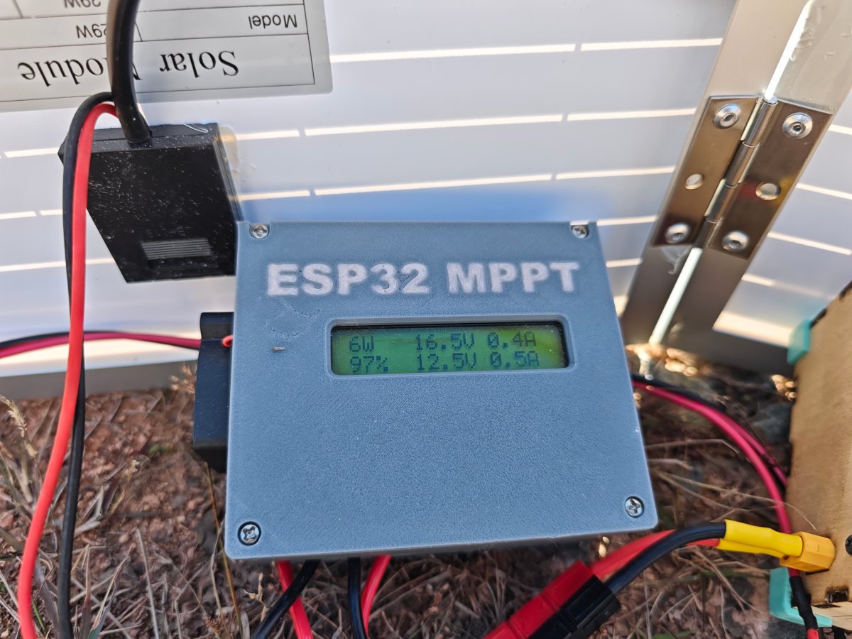esp32 mppt controller in work closed-up view