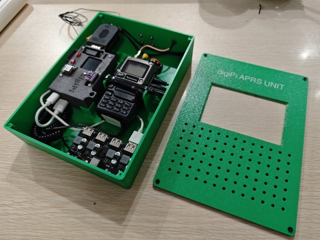 digiPi aprs unit inner view and top cover