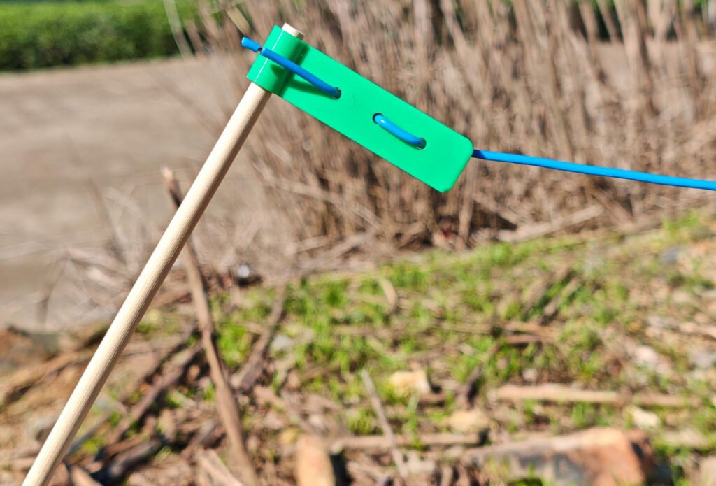 Old thin bamboo rod ground stake for radial wire (previous version)