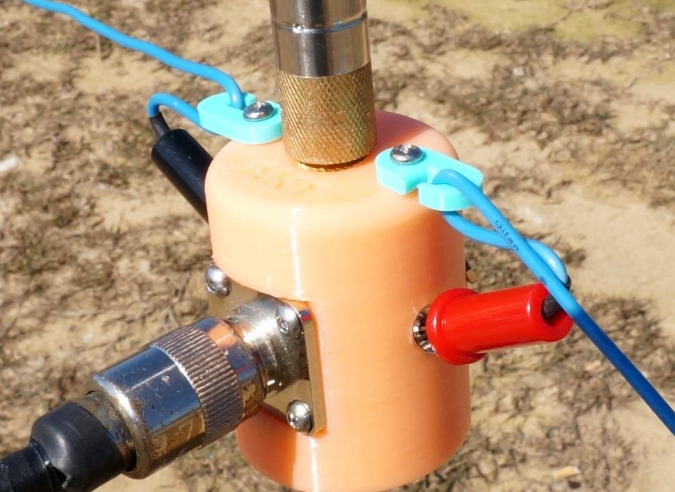 Radial wires hooked on antenna base spread 180 degrees apart