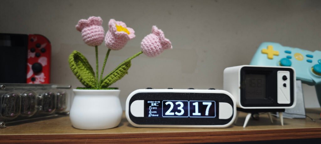 JingShi Desktop Clock: ESP32-powered minimalist desk clock with 3.12-inch OLED display
