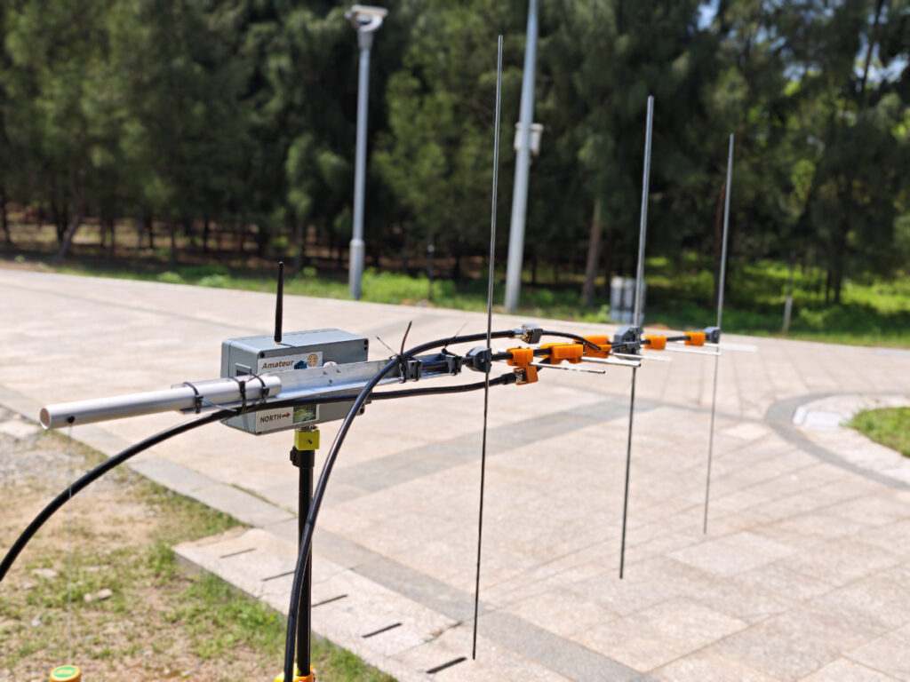 Homemade AZ/EL antenna rotator with homemade U5V3 cross yagi for ham radio satellite communication, pointing north